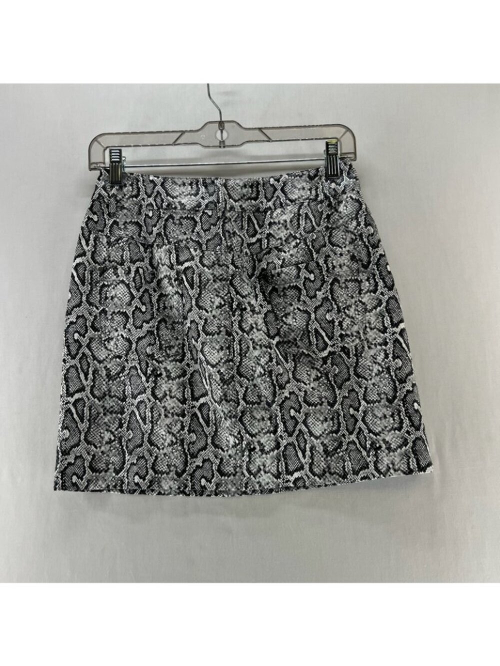J.ING Faux Leather Snake Print Mini Skirt Size M Lined Zip Fly Pocket Gray Black - Picture 2 of 13